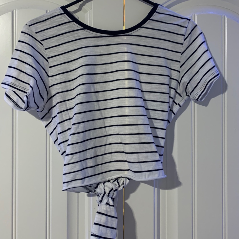 Cropped Open Back tshirt